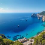 découvrez le belvédère du mugel à la ciotat, un point d'observation offrant une vue panoramique exceptionnelle sur la mer méditerranée et les paysages côtiers environnants.