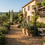 Transformez votre espace extérieur en jardin méditerranéen